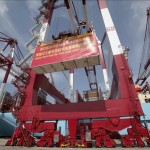 El buque portacontenedor más grande del Mundo, el "Mary Maersk" a su llegada al puerto de Qingdao en China. EFE/Archivo