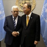 El presidente de la Autoridad Nacional Palestina Mahmud Abás (i) saluda al secretario general de las Naciones Unidas Ban Ki-moon. EFE/Archivo