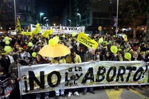 Detractores del aborto en Uruguay acuden a las urnas para lograr un referendo