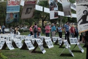 Manifestación en Asunción contra la impunidad de personas ligadas a la dictadura
