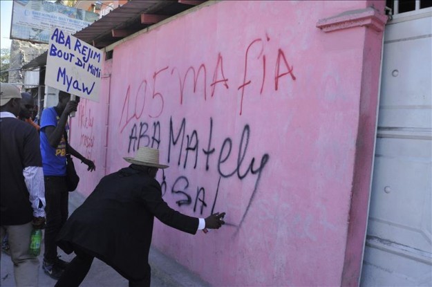 La oposición haitiana vuelve a las calles a exigir la renuncia de Martelly