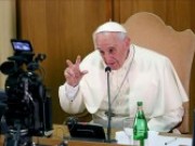 El papa dice en Twitter que reza siempre por Irak y cuelga foto de refugiados