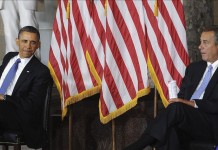 El presidente estadounidense, Barack Obama (i), y el presidente de la Cámara de Representantes, el republicano John Boehner, participan en la ceremonia en la que se desveló la estatua en honor de la activista afroamericana Sara Parks en Washington. EFE/Olivier Douliery/Pool