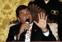 En la imagen un registro del presidente de Ecuador, Rafael Correa, quien se ha declarado "consternado" por el asesinato del periodista ecuatoriano Fausto Valdiviezo y dijo que luchará "para que se esclarezcan los móviles y autores de este crimen". EFE/Archivo