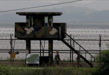 Soldados surcoreanos patrullan en la frontera con Corea del Norte en la Zona Desmilitarizada próxima a Paju, en la provincia de Gyeonggi-do (Corea del Sur). EFE/Archivo