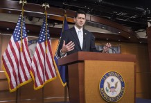 El representante republicano por Wisconsin Paul Ryan habla durante una rueda de prensa hoy, martes 20 de octubre de 2015, en la sede del Capitolio en Washington (EE.UU.). EFE