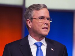 El exgobernador de la Florida Jeb Bush participa un debate de candidatos presidenciales del partido Republicano, organizado por la cadena Fox News y Google, hoy, jueves 28 de enero de 2016, en el Centro de Eventos Iowa en Des Moines, Iowa (EE.UU.).