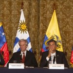 El presidente de Venezuela, Nicolás Maduro (i); el presidente de Uruguay, Tabaré Vazquez (2i); el presidente de Ecuador, Rafael Correa (2d) y el presidente de Colombia, Juan Manuel Santos (d), son vistos, el 21 de septiembre de 2015, al término de una reunión en Quito (Ecuador). EFE