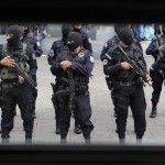 Agentes Antipandillas de la Policía Nacional Civil (PNC) en San Salvador (El Salvador). EFE/Archivo