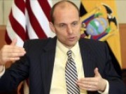 Correa le pide al embajador de EE.UU. que se “porte bien” en Ecuador