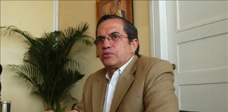 En la imagen un registro del canciller ecuatoriano, Ricardo Patiño, quien aseveró que esa presencia tiene como finalidad fomentar "la credibilidad nacional e internacional" del proceso electoral. EFE/Archivo