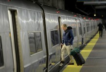 En la imagen, un hombre sube al metro en la estación Grand Central en Nueva York (EE.UU.). EFE/Archivo