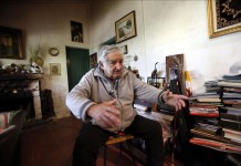 El presidente de Uruguay, José Mujica, habla durante una entrevista con Efe, en su domicilio, en una zona rural de Montevideo (Uruguay). EFE