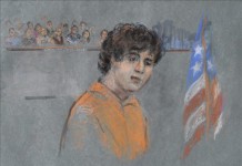 Detalle de un retrato artístico de Dzhokhar Tsarnaev, presunto coautor de los atentados en la maratón de Boston en abril pasado, mientras comparecía por primera vez ante la jueza federal Marianne Bowler para comenzar la instrucción de su caso. EFE