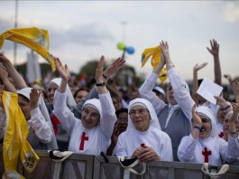 Miles de peregrinos participan este sábado 20 de julio de 2013, de la misa de cierre de la Semana Misionera en Sao Paulo (Brasil), que antecede la Jornada Mundial de la Juventud (JMJ), que se celebrará la próxima semana en Río de Janeiro con la presencia del Papa Francisco. EFE
