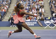 Serena Williams devuelve una bola a Victoria Azarenka durante la final del Abierto de Tenis de Estados Unidos. Williams, de 31 años, logró su quinto título del Abierto en las 15 participaciones que ha tenido. EFE