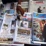 Vista de varios periódicos con el presidente estadounidense, Barack Obama, en la portada, este viernes en Rangún (Birmania). EFE