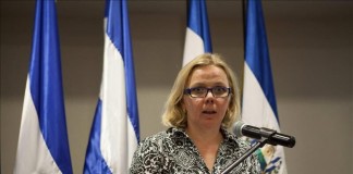 La jefa de Cooperación para Nicaragua de la UE, Helena Guarin, durante el III simposio regional sobre cambio climático, celebrado en un hotel de Managua, hoy martes 10 de noviembre del 2015.