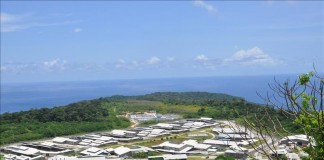 Vista general del centro de detención de inmigración australiana en la Isla Navidad, lugar en el que estallaron disturbios tras la muerte de un recluso que se escapó el pasado fin de semana.EFE