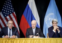 (i-d) El ministro de Exteriores ruso, Serguéi Lavrov, el emisario especial de la ONU para Siria, Staffan de Mistura y el secretario de Estado de EEUU, John Kerry, dan una rueda de prensa. Archivo